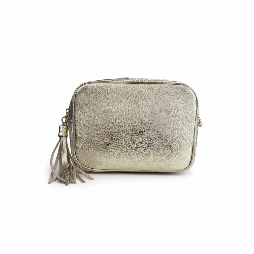 Bandolera de piel con cadena dorada y borla