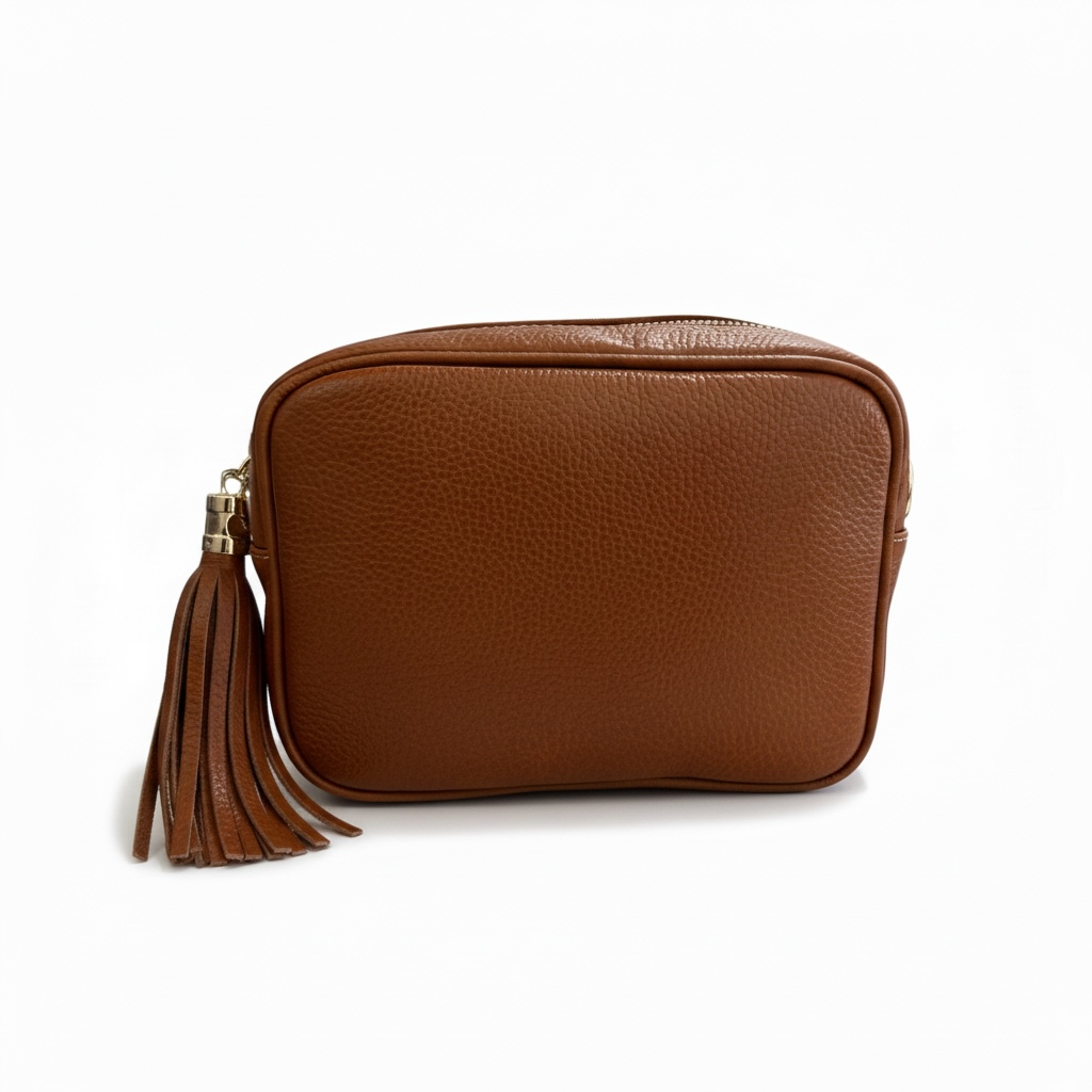 Bandolera de piel con cadena dorada y borla