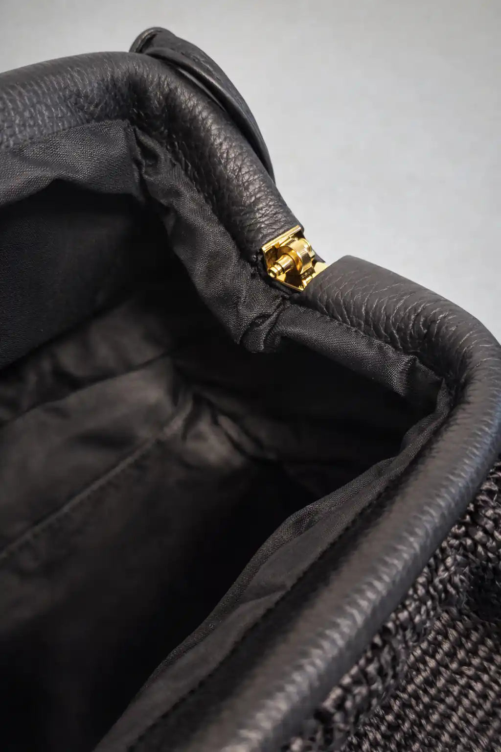 Clutch Viena