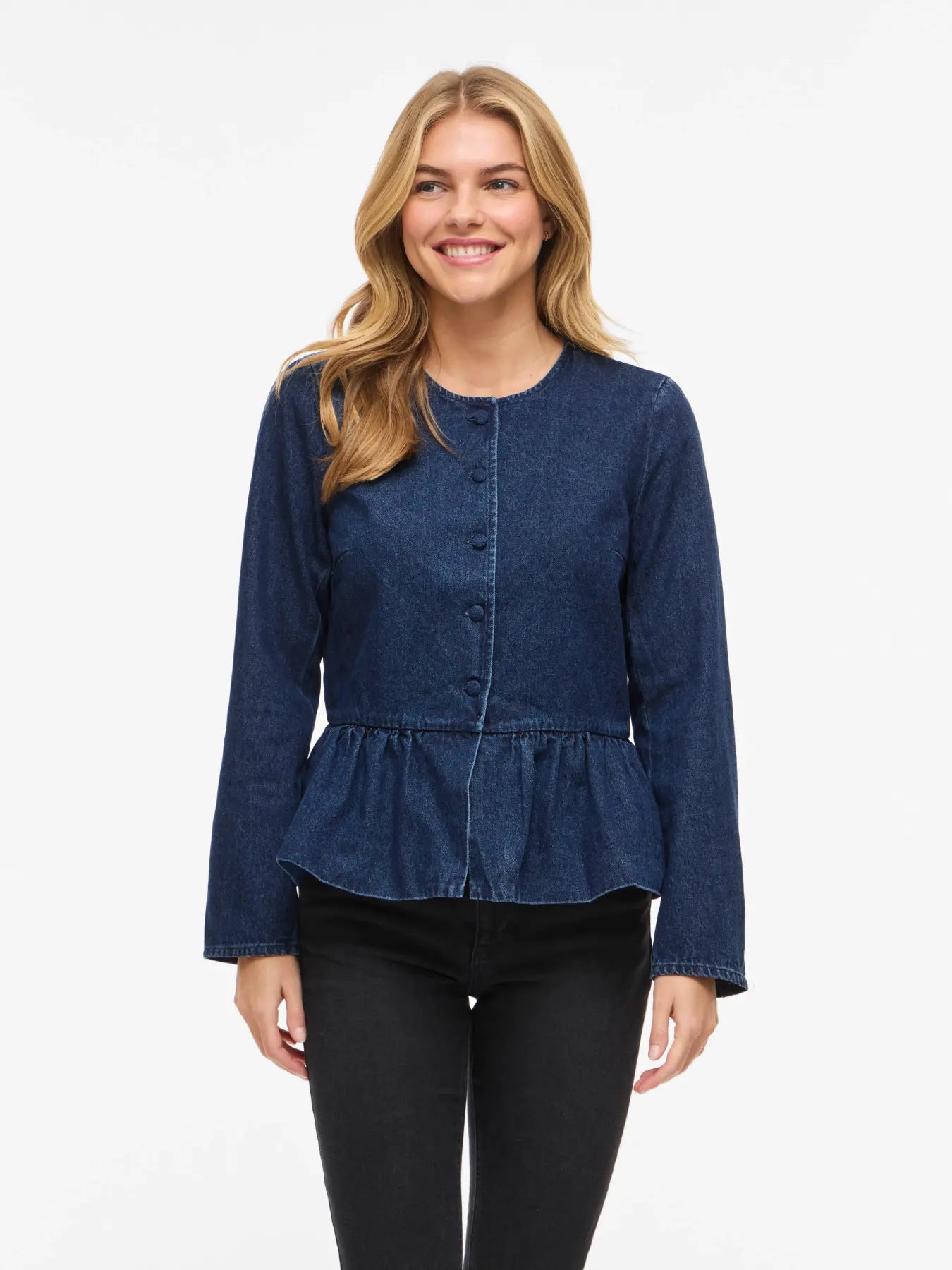 Chaqueta fina denim VILA azul oscuro look vista frontal