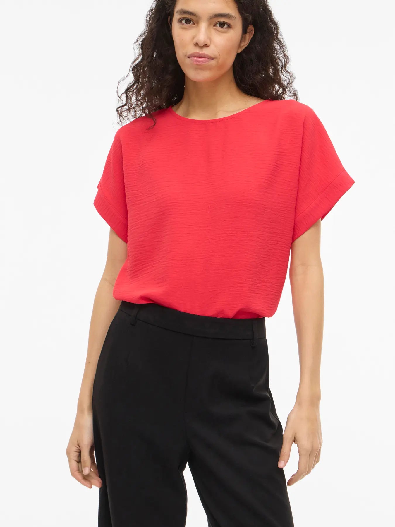 Camiseta básica roja cuello barco y manga corta fluida VILA · Cotton Grey · Piedras Blancas · Castrillón · Asturias