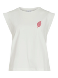 Camiseta blanca sin mangas Vila con hombreras marcadas y pequeño detalle de hoja rosa en el pecho. Corte recto y diseño minimalista. Piedras Blancas
