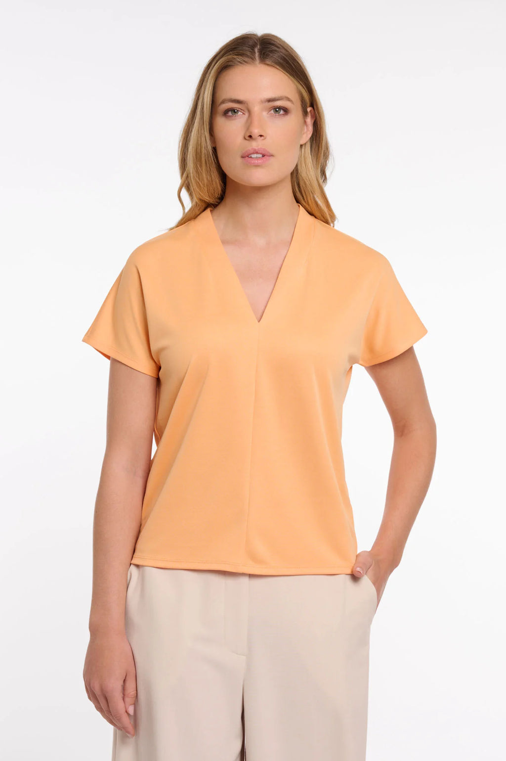 Camiseta naranja de cuello pico  manga caída corta Rino&pelle en cotton grey