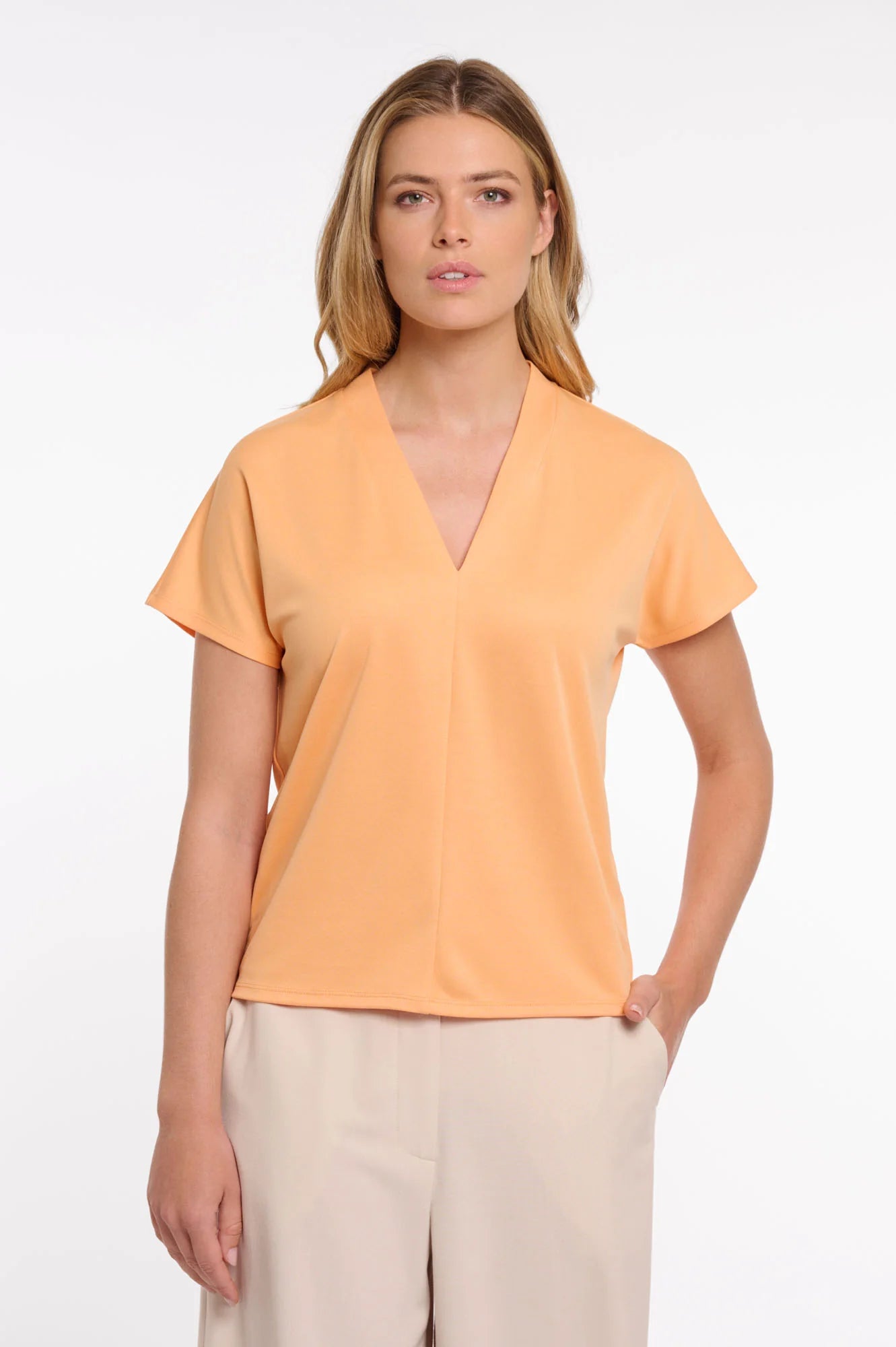 Camiseta naranja de cuello pico  manga caída corta Rino&pelle en cotton grey