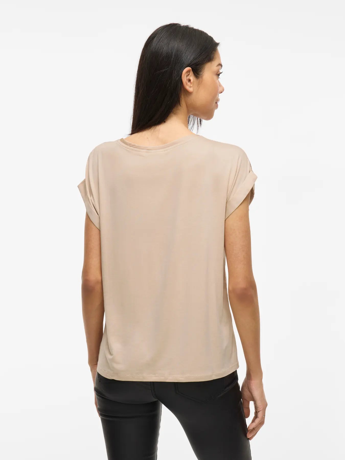 Vista trasera camiseta saten color beige champagne en cotton grey