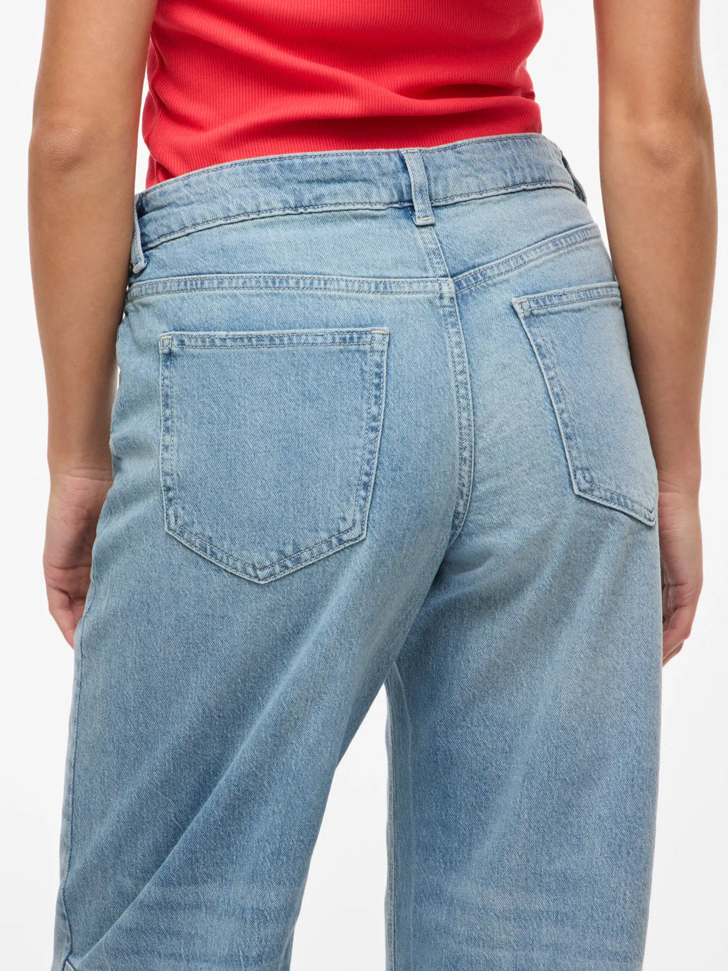 Detalle vista trasera pantalon vaquero Vila nueva colección 