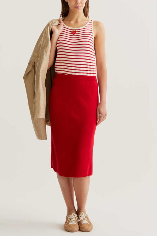 Falda midi con tejido punto de color rojo. Cintura fija elástica de tiro alto. Ligera abertura trasera. compañia fantastica en cotton grey nueva coleccion