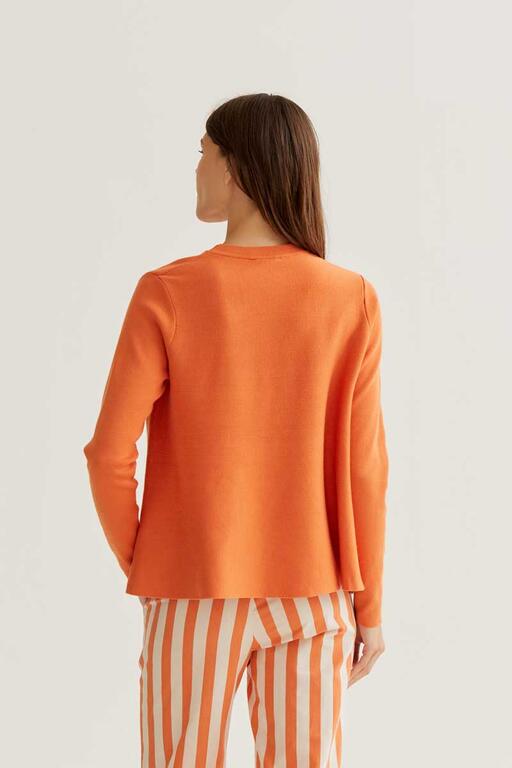 vista trasera Jersey de punto para mujer con corte recto y manga larga. Disponible en naranja, negro y azul. Diseño minimalista de Compañía Fantástica.
