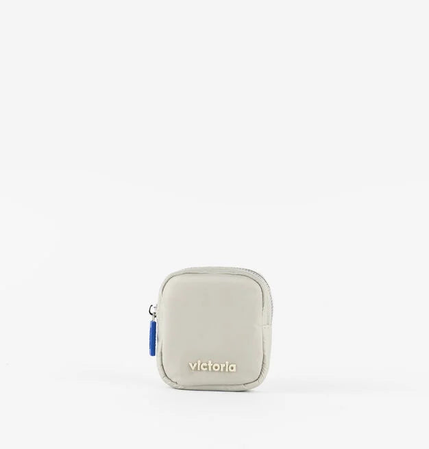 monedero victoria gris clarito cremallera mujer y detalle azul 

