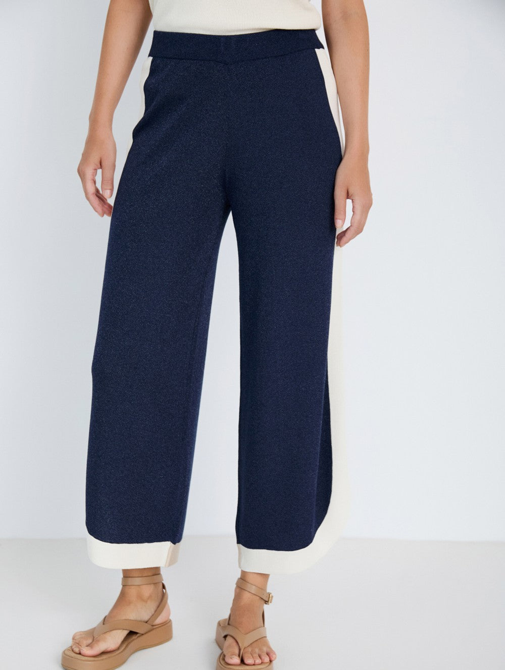 Vista frontal del pantalón Skatïe de pernera ancha