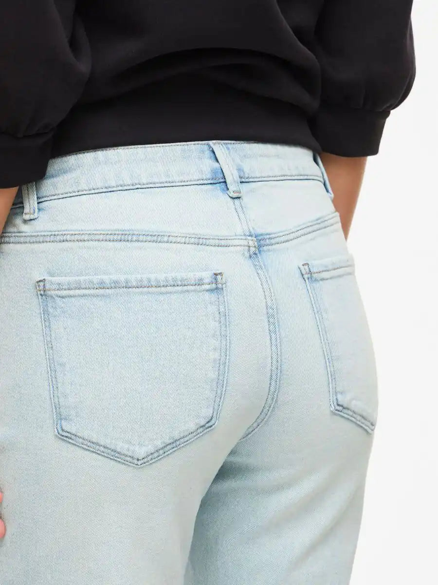 Pantalon_detalle_trasero vaquero_recto_azul_claro_Vila_en_Cottongrey