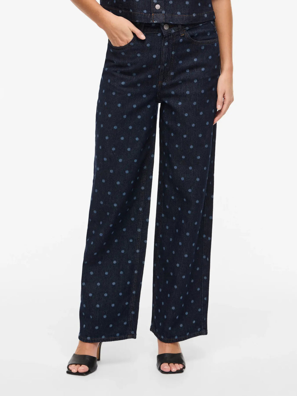 Pantalon vaquero azul marino con puntos vila nueva coleccion