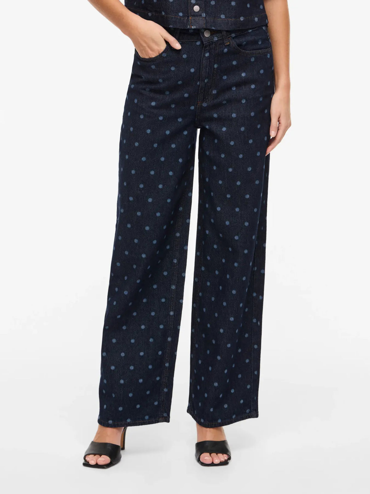 Pantalon vaquero azul marino con puntos vila nueva coleccion