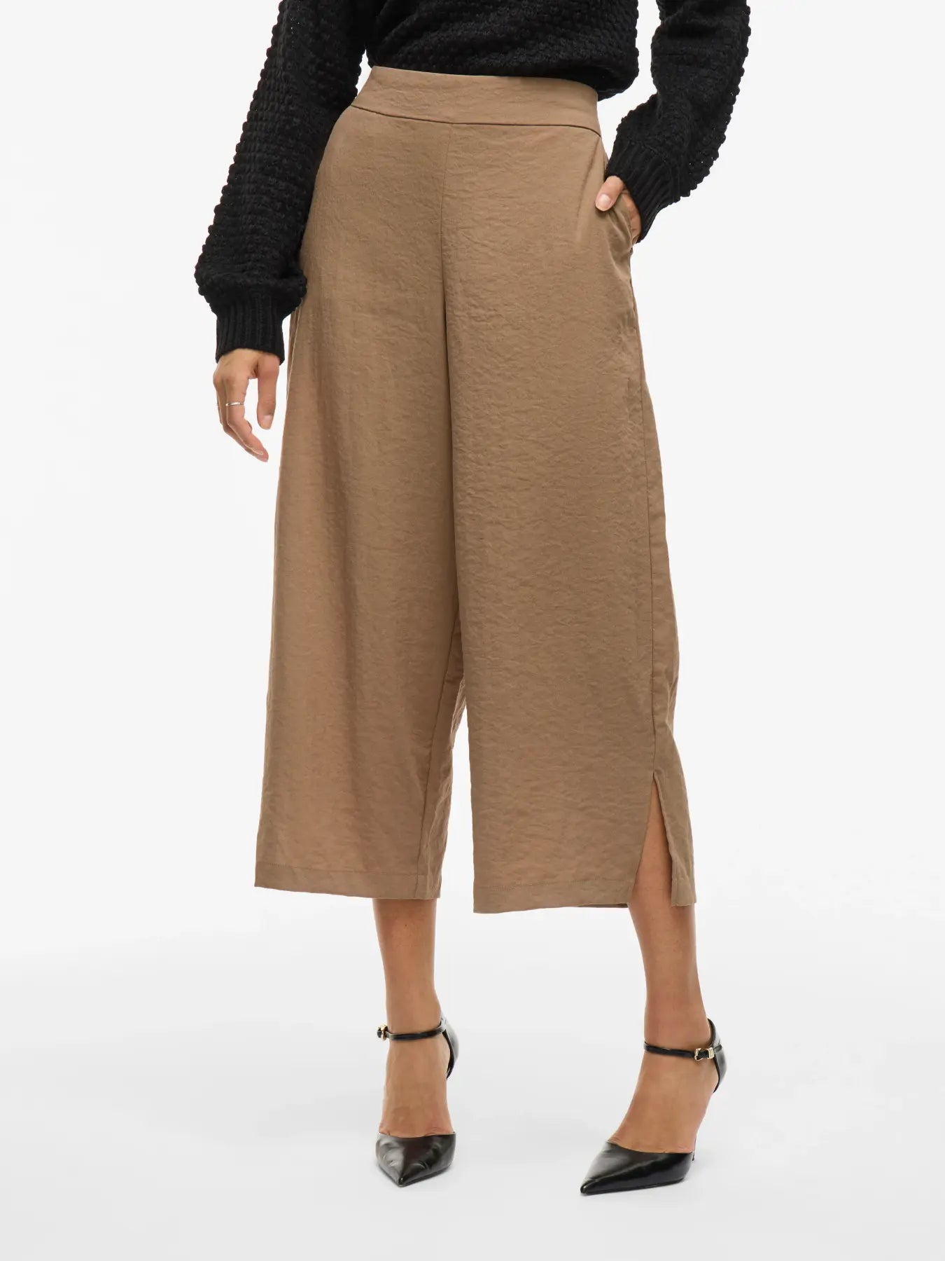 pantalón culotte mujer, pantalón fluido camel, pantalón midi elegante, pantalón tiro alto mujer, pantalón ancho Vila, pantalón verano mujer, pantalón cómodo vestir.