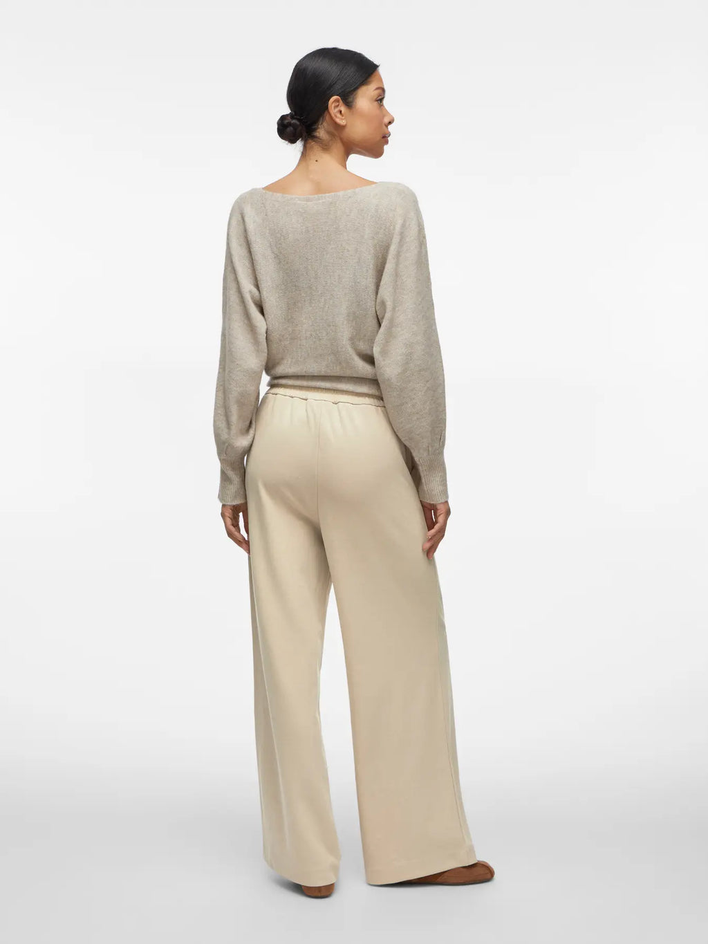 look confortable de pantalon ultracomodo vila en color beige