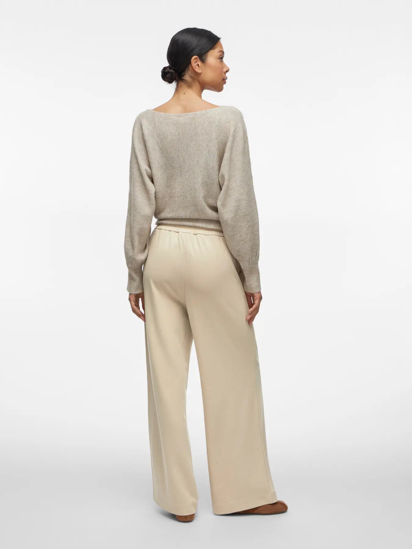 look confortable de pantalon ultracomodo vila en color beige