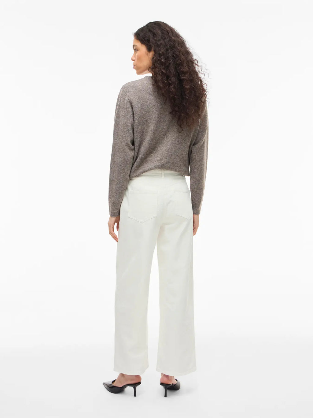 Detalle trasero Pantalon blanco Vaquero recto y tiro alto Vila Cotton grey Piedras Blancas