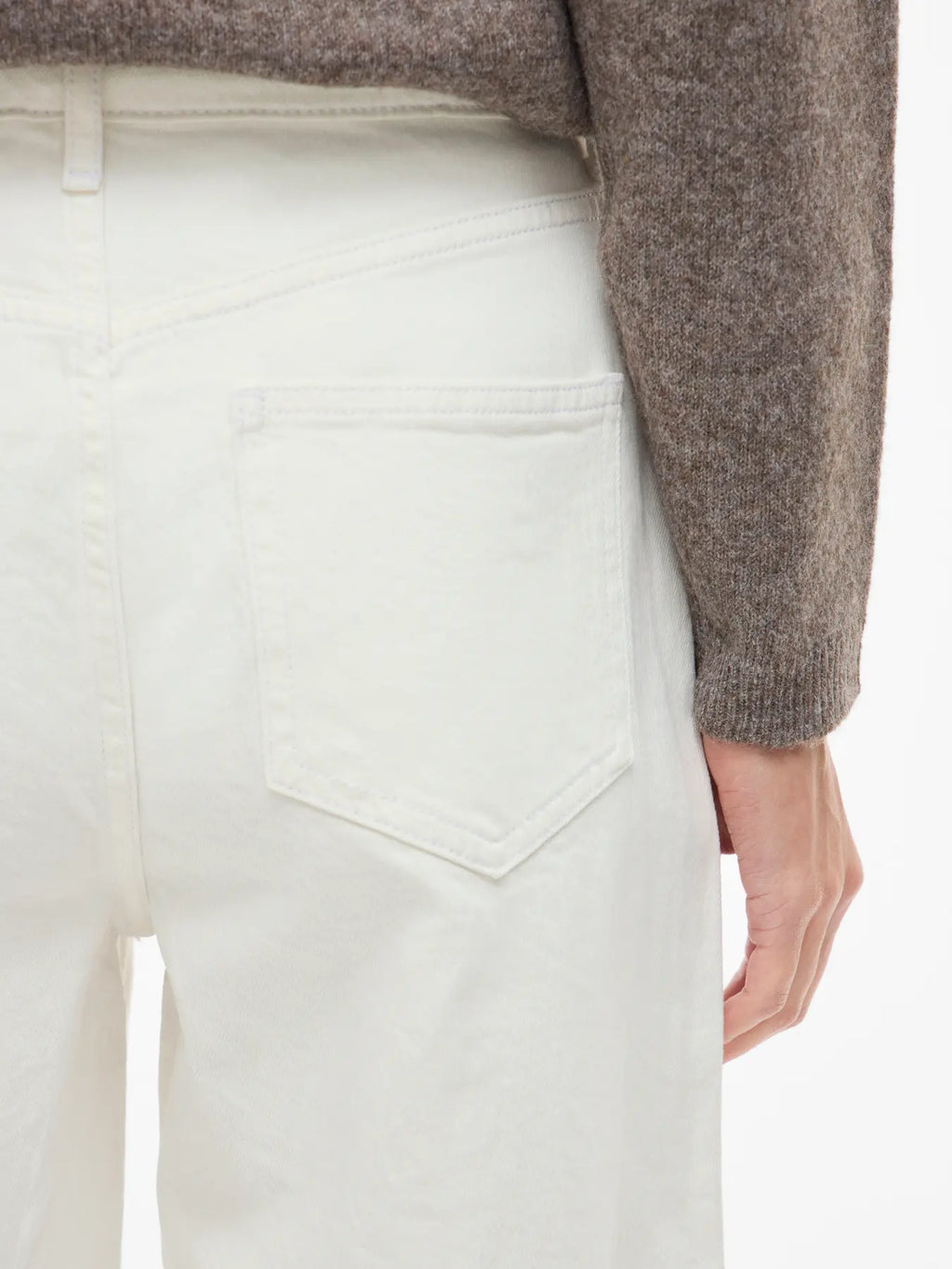 Detalle bolsillo trasero Pantalon blanco Vaquero recto y tiro alto Vila Cotton grey Piedras Blancas