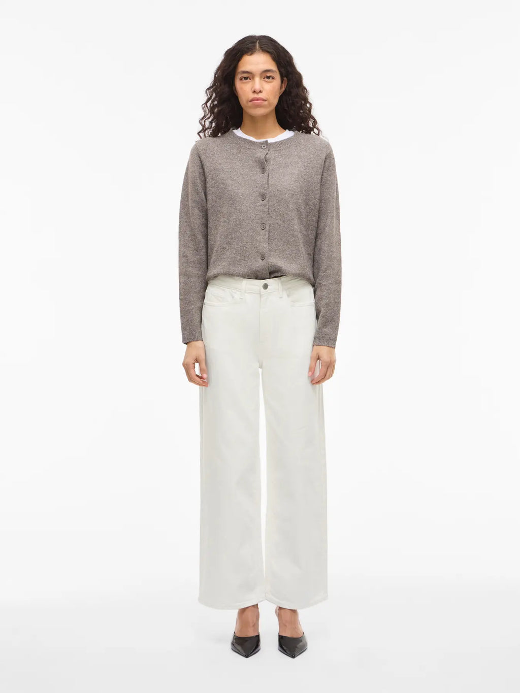 look completo Pantalon blanco Vaquero recto y tiro alto Vila Cotton grey Piedras Blancas