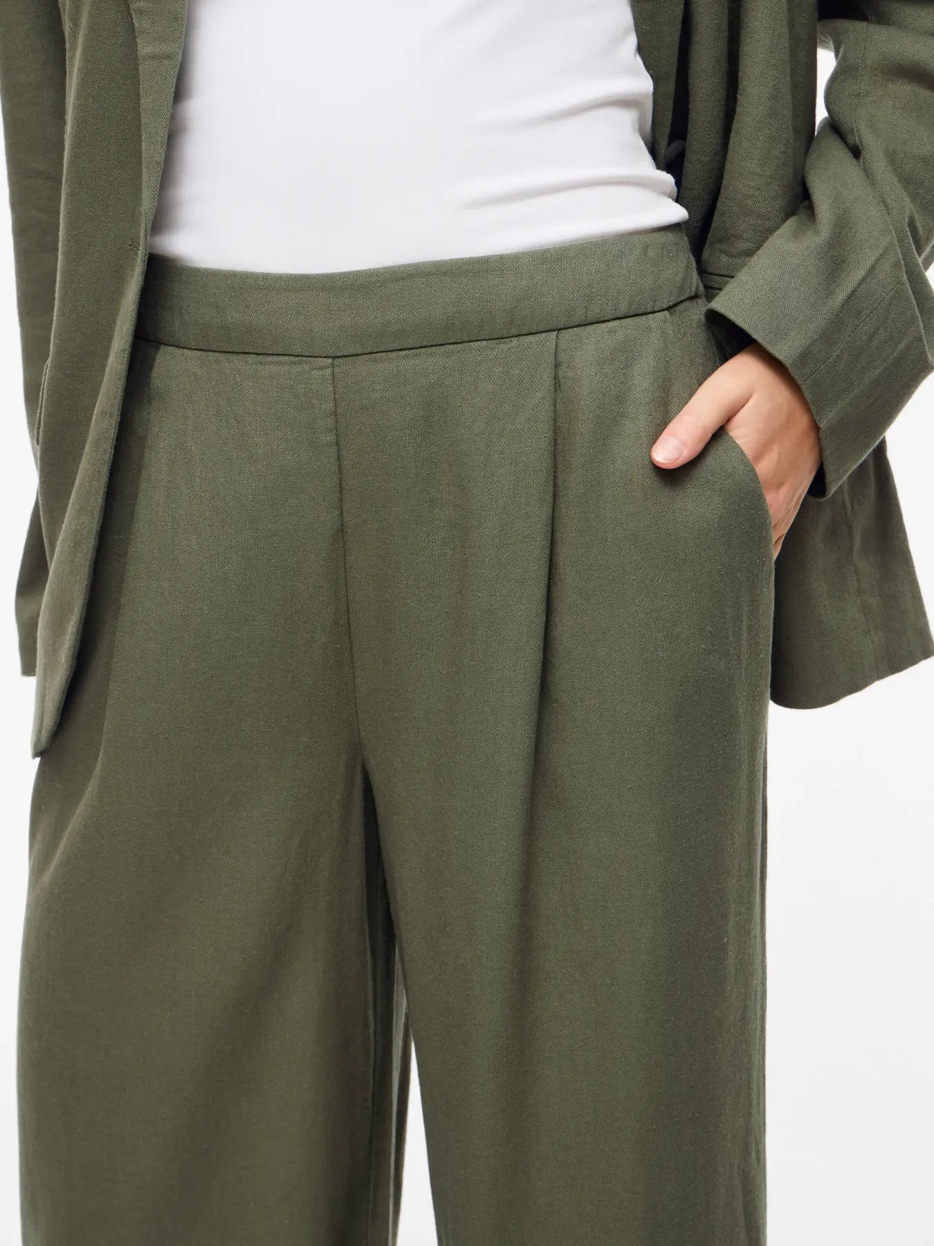 Detalle bolsillo lateral pantalon lino de traje en cotton grey tienda de moda en piedras blancas asturias