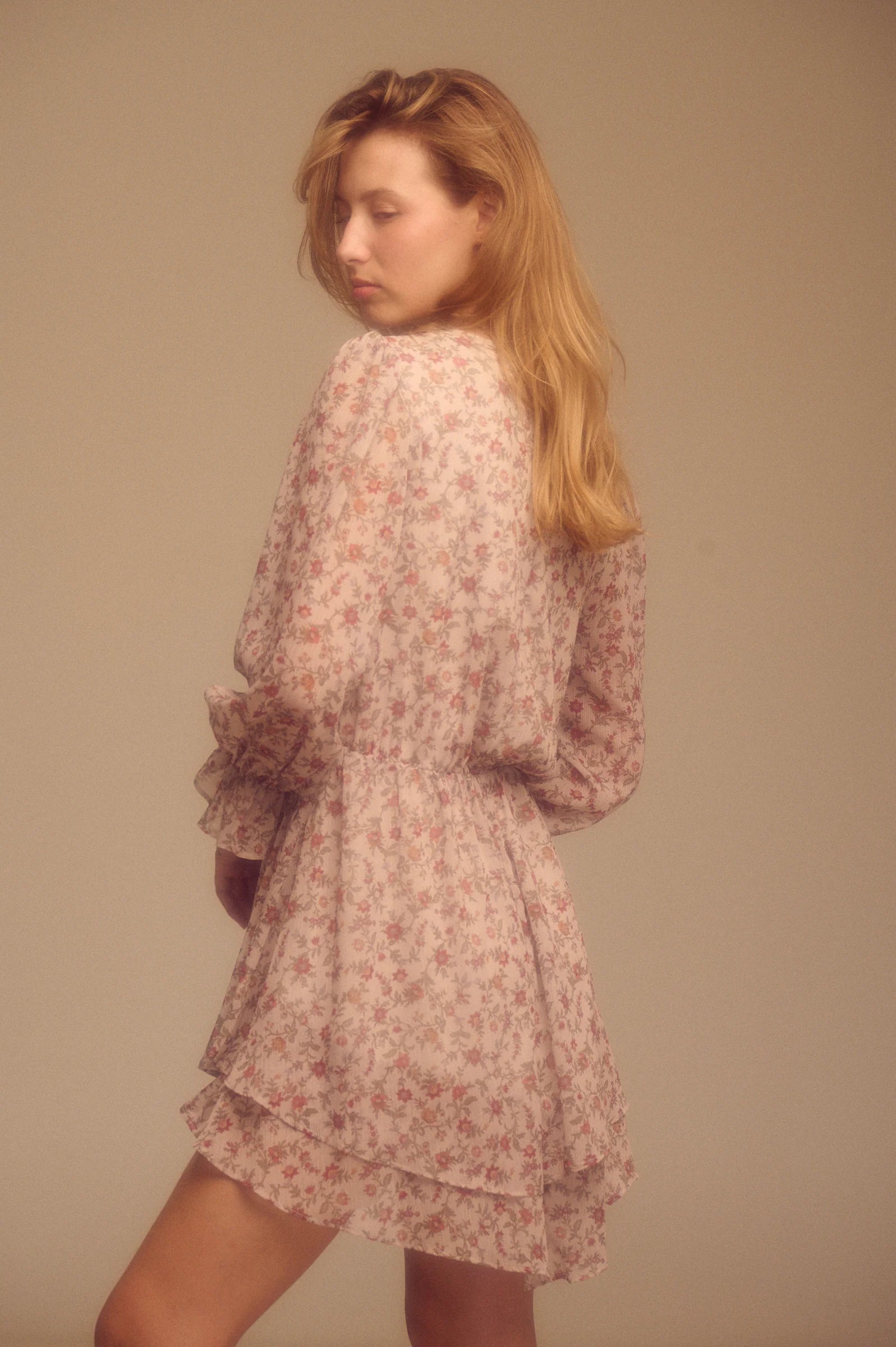 vestido floral Maggie Sweet falda con volante y manga larga