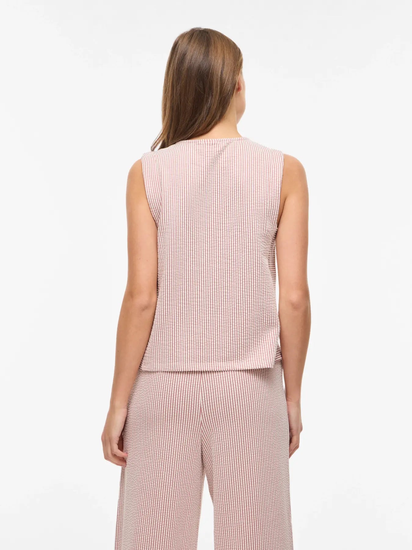 detalle vista trasera top beige raya roja sin mangas vila mujer en cotton grey 
