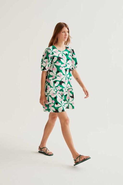 Vestido Corto Magnolia estampado floral verde de Compañía Fantástica en Cotton Grey en movimiento