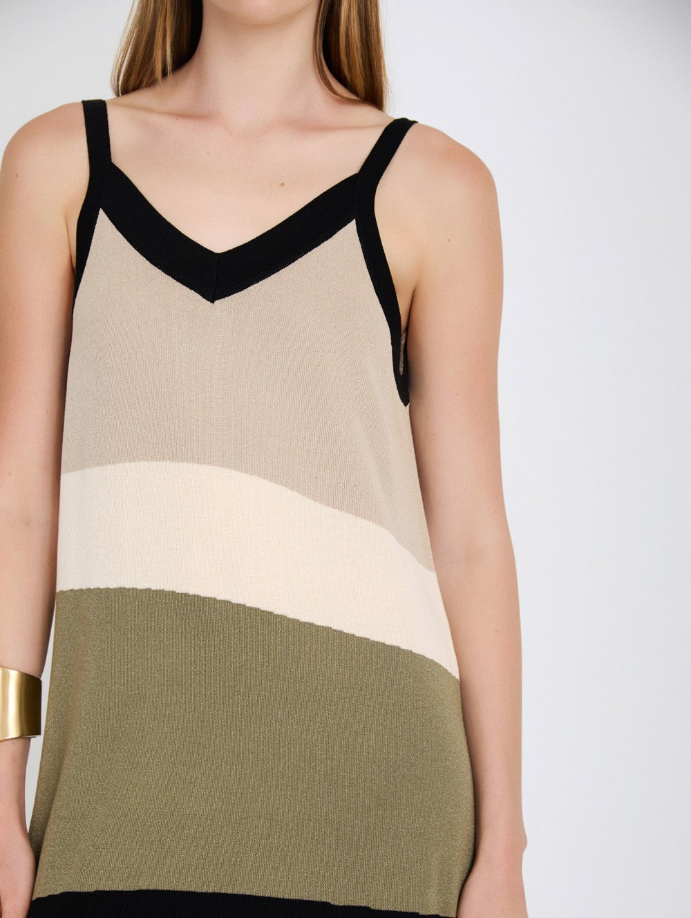 detalle escote vestido Horizon punto Skatie