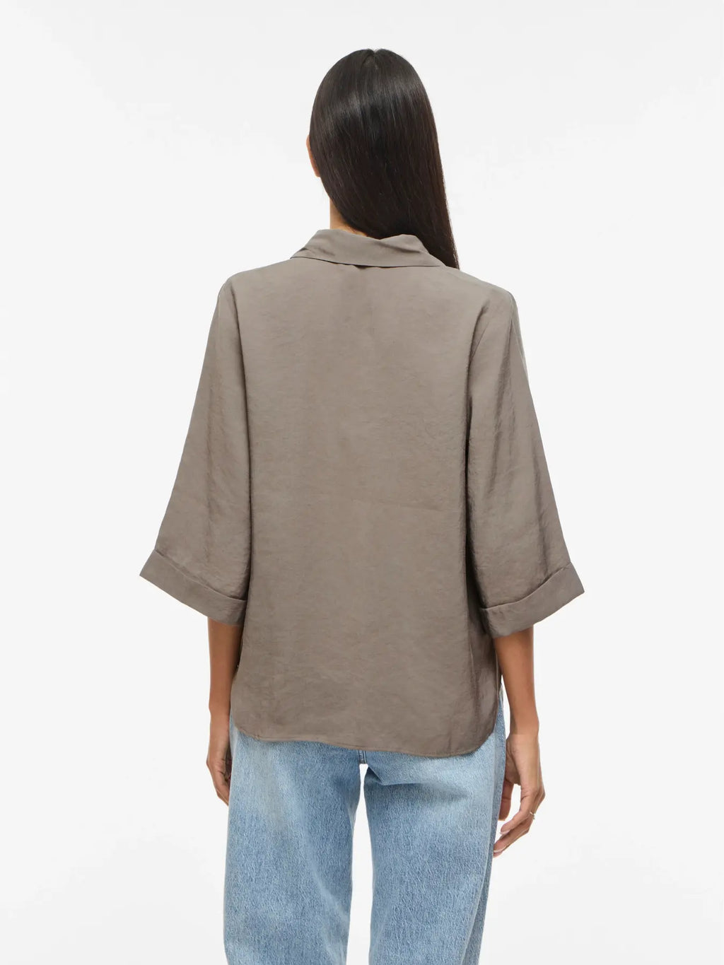 vista trasera look completo Camisa oversize vila nueva coleccion Cotton grey