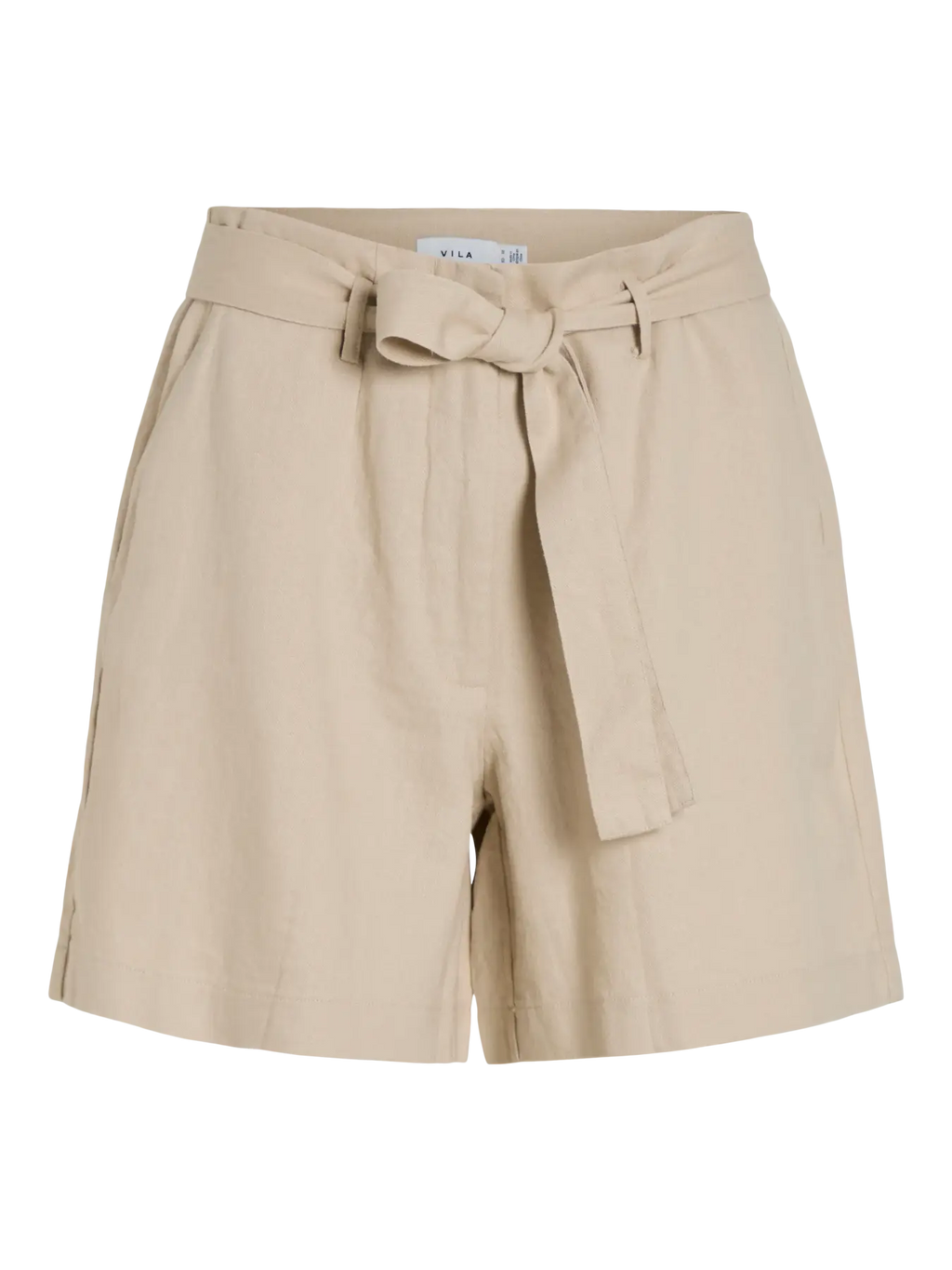 pantalon corto beige Vila combinada con top crochet verde