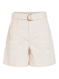 Bermuda Sahara Vila beige con cinturón frontal