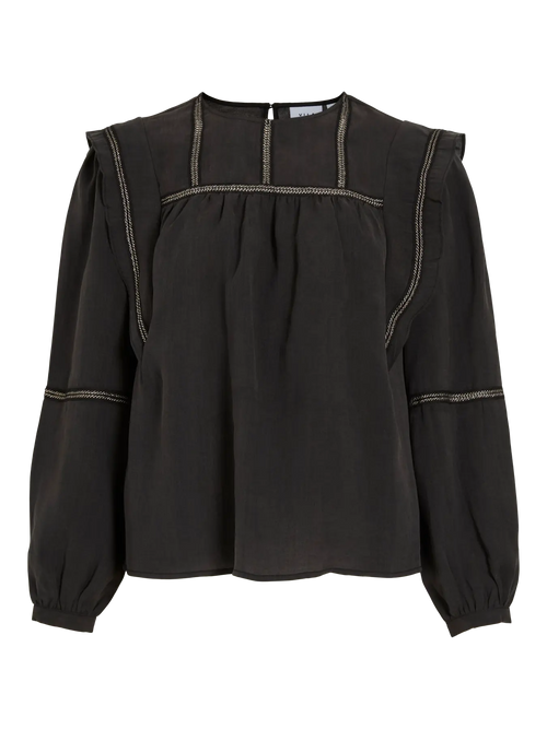 Blusa Fratia negra VILA con volantes y pasamanería decorativa vista de frente