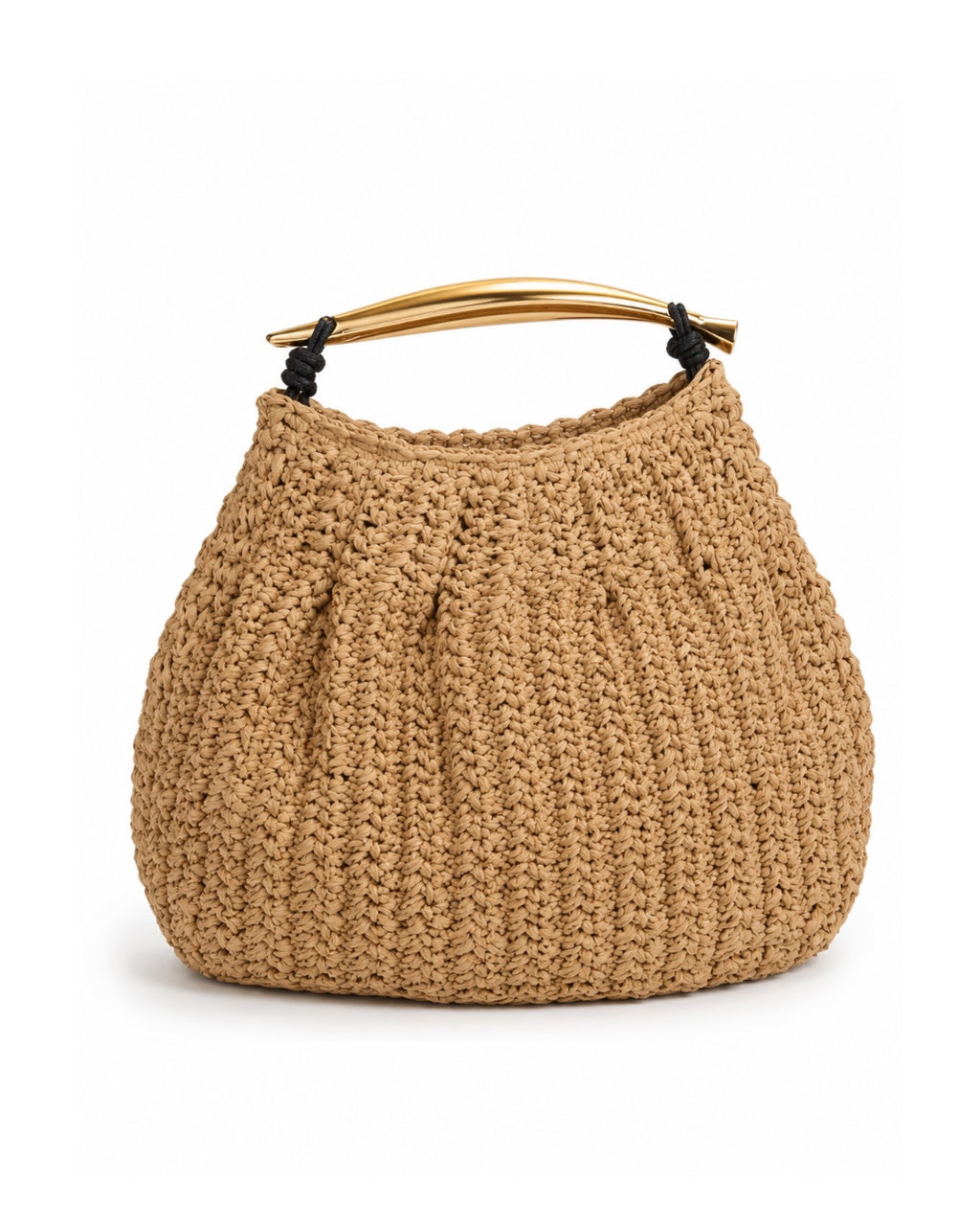 Bolso Sorea de rafia trenzada en color natural con asa metálica dorada.
