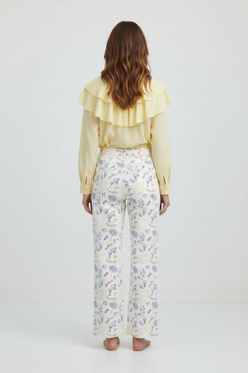 Vista trasera camisa amarilla cuello con volantes elegante