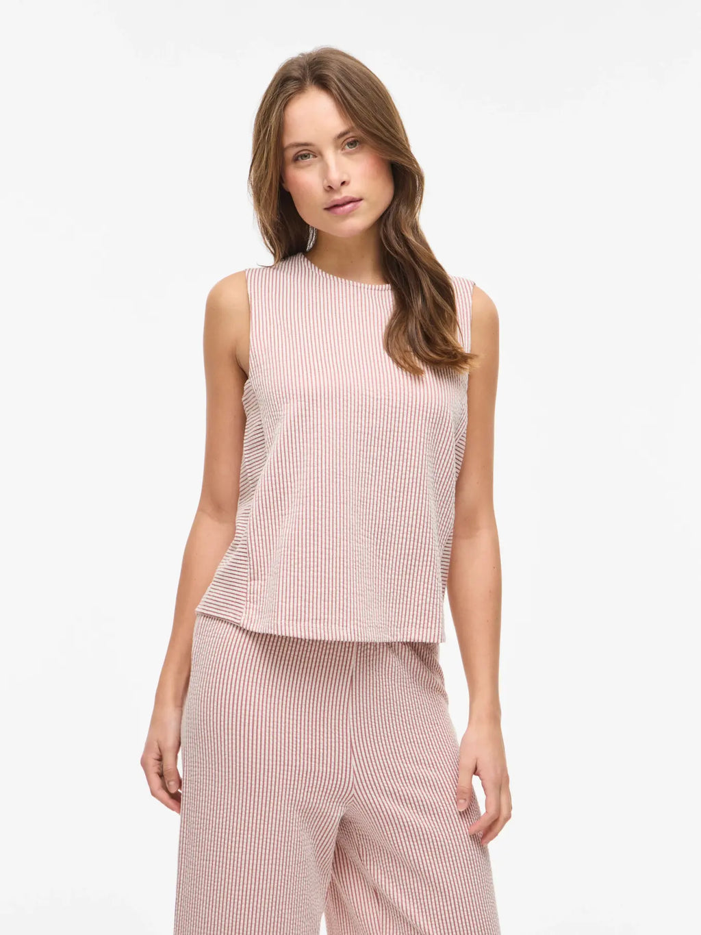 detalle vista delantera top beige raya roja sin mangas vila mujer en cotton grey 