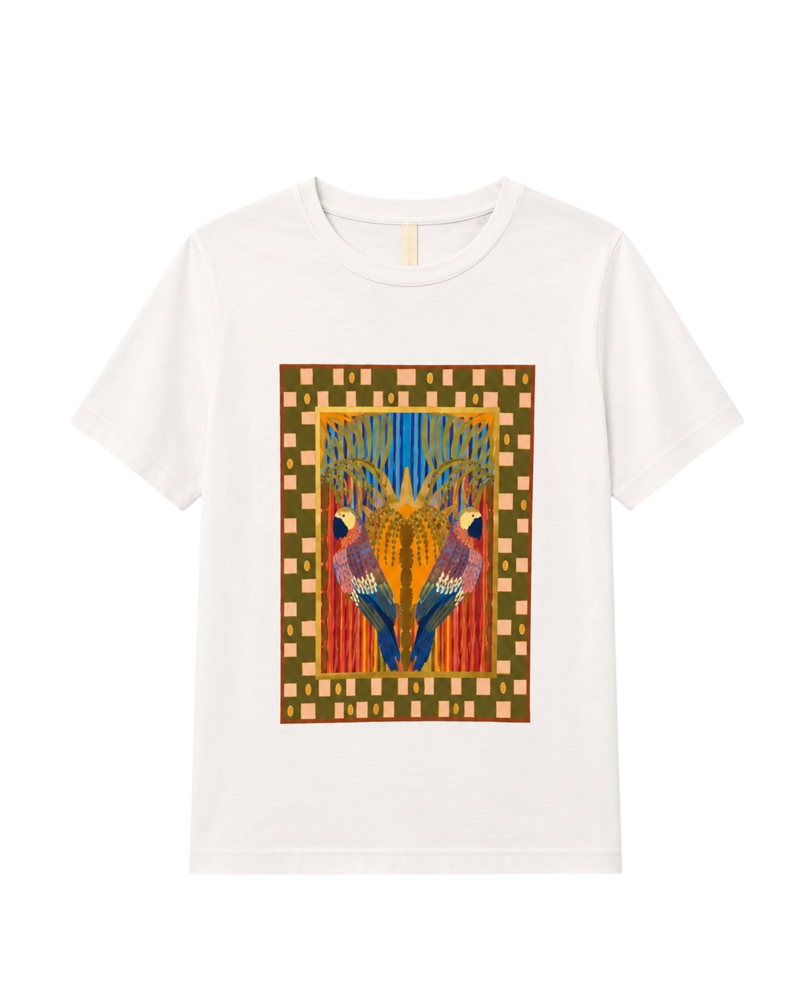 Camiseta Maui blanca con estampado de loros tropicales. tonos kaki