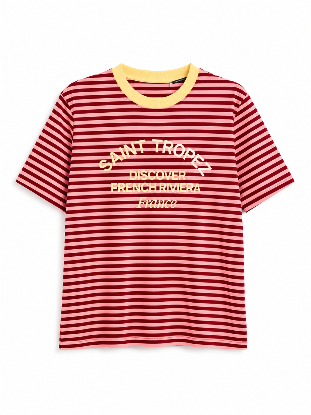 Camiseta Saint-Tropez de rayas granates con bordado frontal y cuello amarillo.