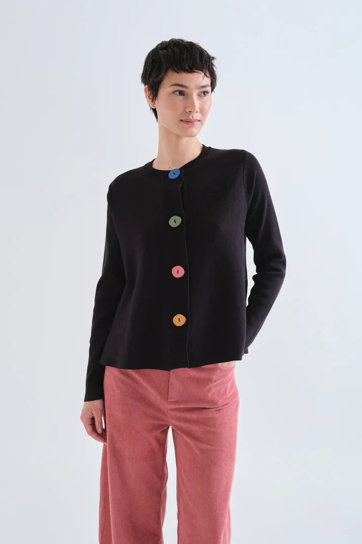 Cárdigan negro de punto con botones grandes multicolor de Compañía Fantástica