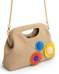 Bolso Camelia color topo con flores decorativas en tonos neutros y bandolera de cadena.