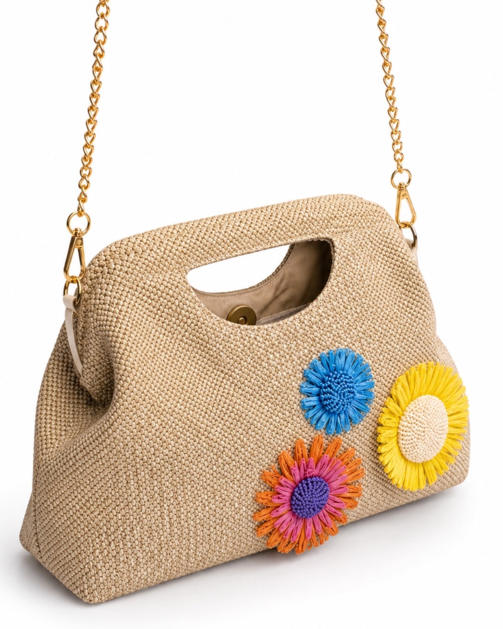 Bolso Camelia color topo con flores decorativas en tonos neutros y bandolera de cadena.