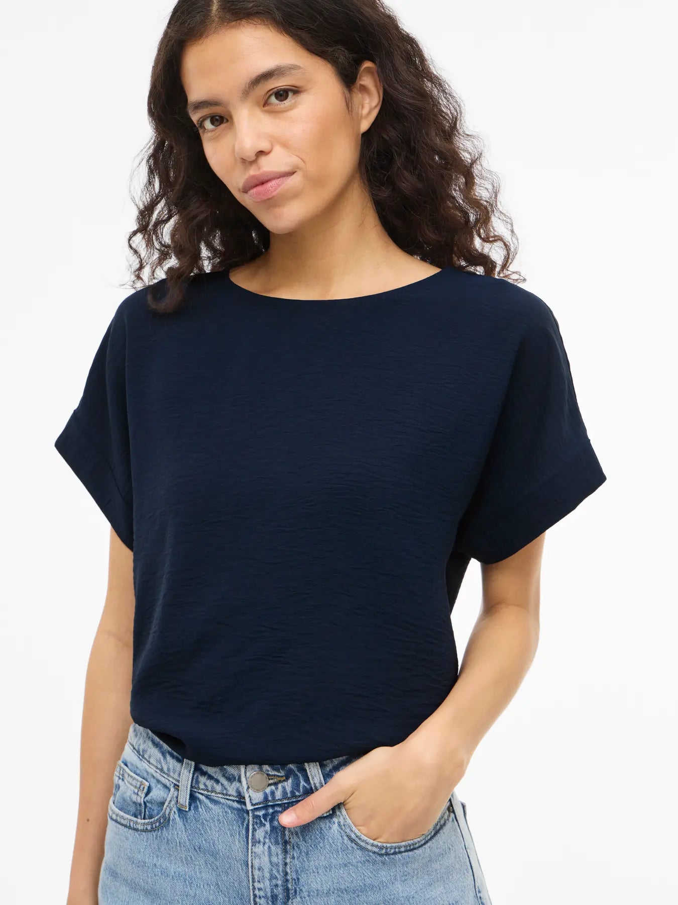 Camiseta básica azul marino cuello barco y manga corta fluida VILA · Cotton Grey · Piedras Blancas · Castrillón · Asturias