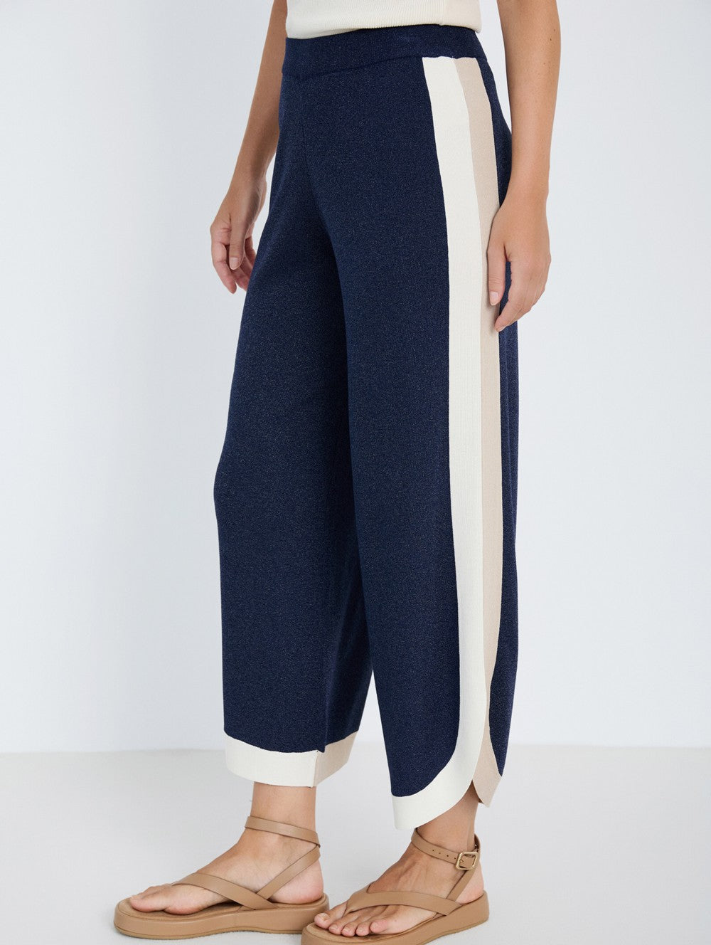 Vista frontal del pantalón Skatïe de pernera ancha