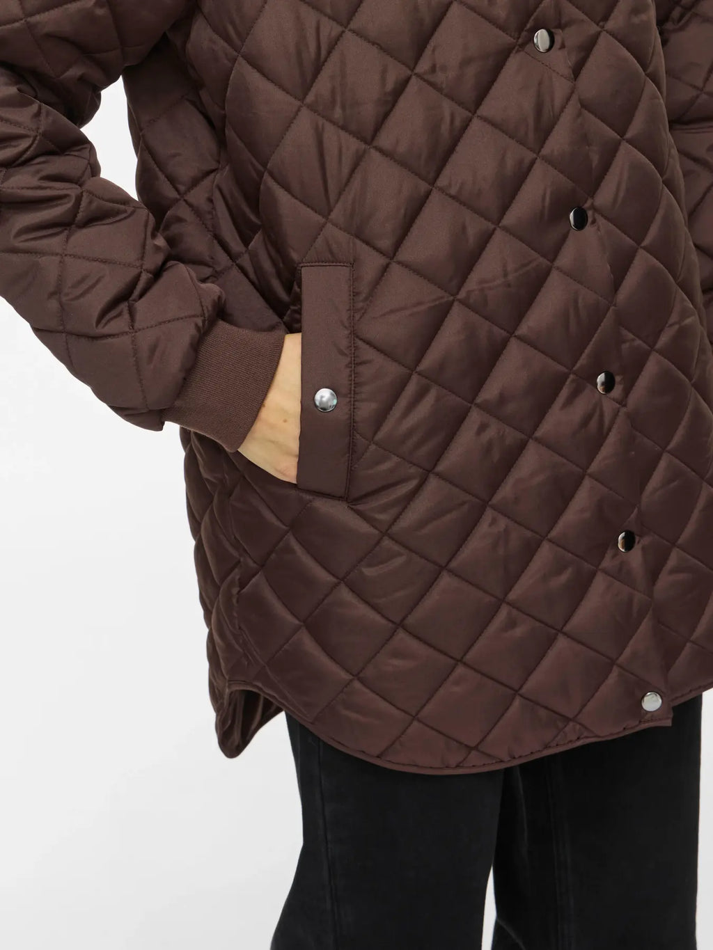 detalle bolsillo delantero y puño antifrio plumas Greta de vila