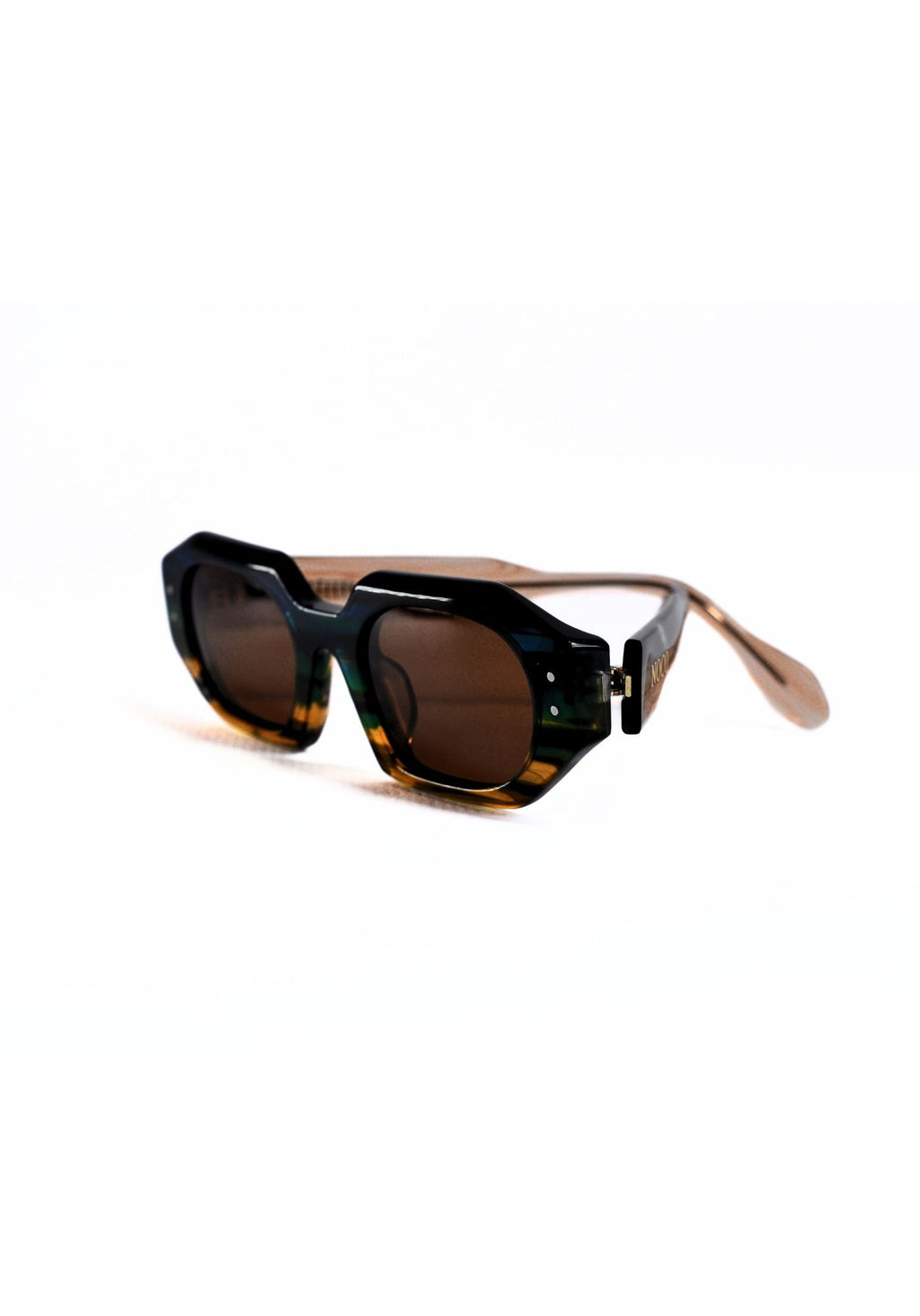 detalle carey marron Noco en cotton grey