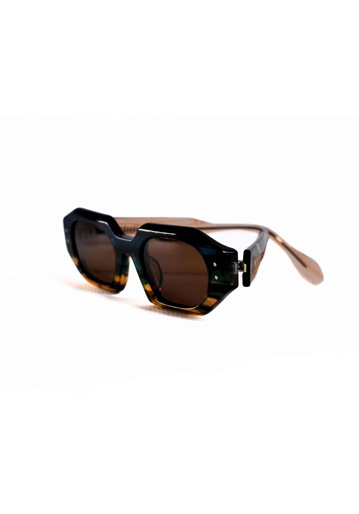 detalle carey marron Noco en cotton grey