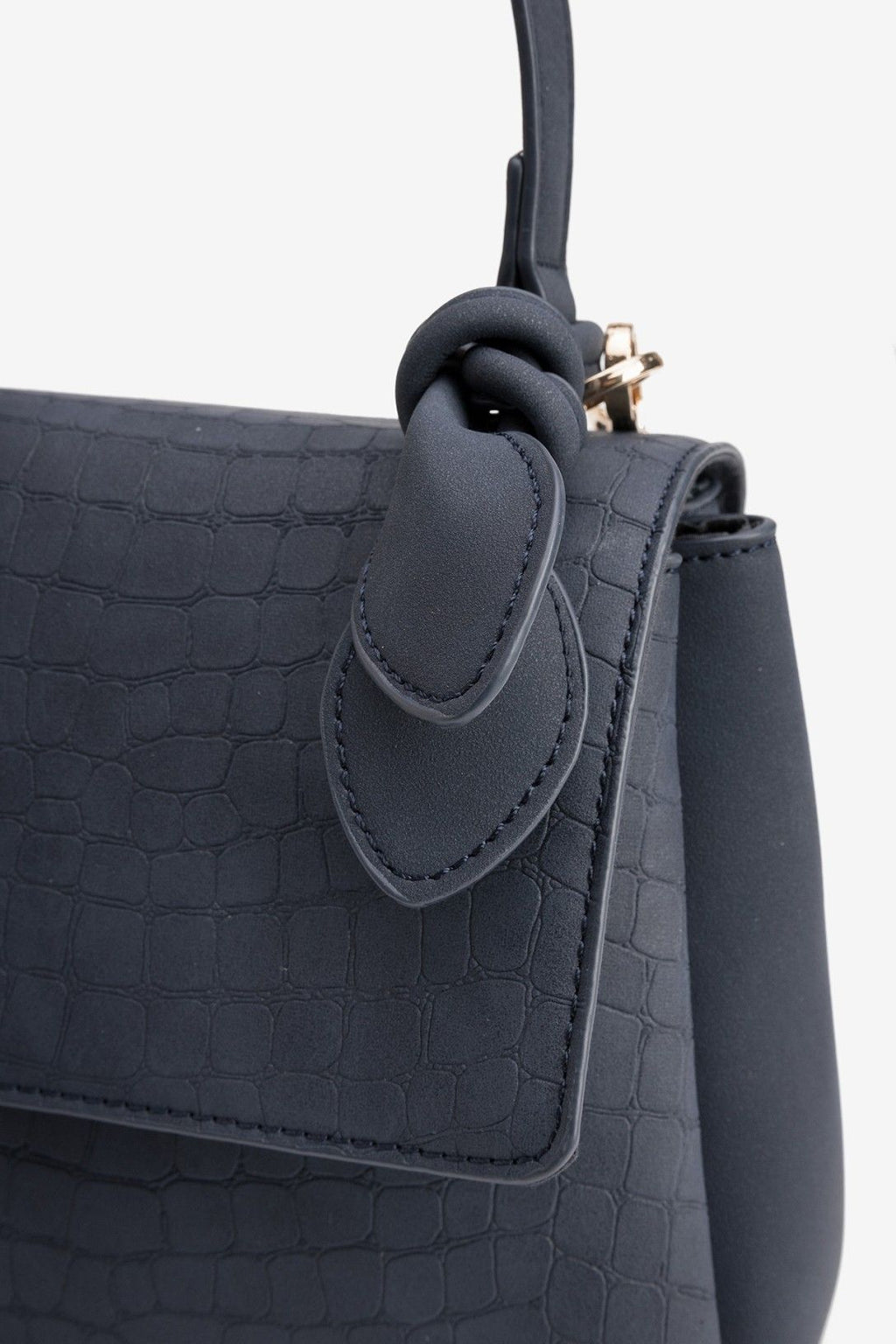 detalle lazo bolso azul petroleo efecto cocodrilo vilanova en cotton grey