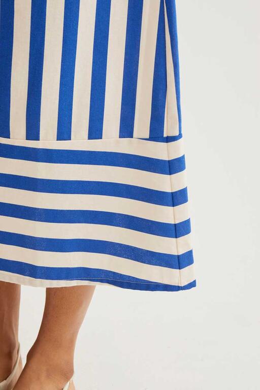detalle bajo falda midi Mediterráneo midi de rayas azul Klein y blanco. Diseño fresco de inspiración marinera de Compañía Fantástica.
