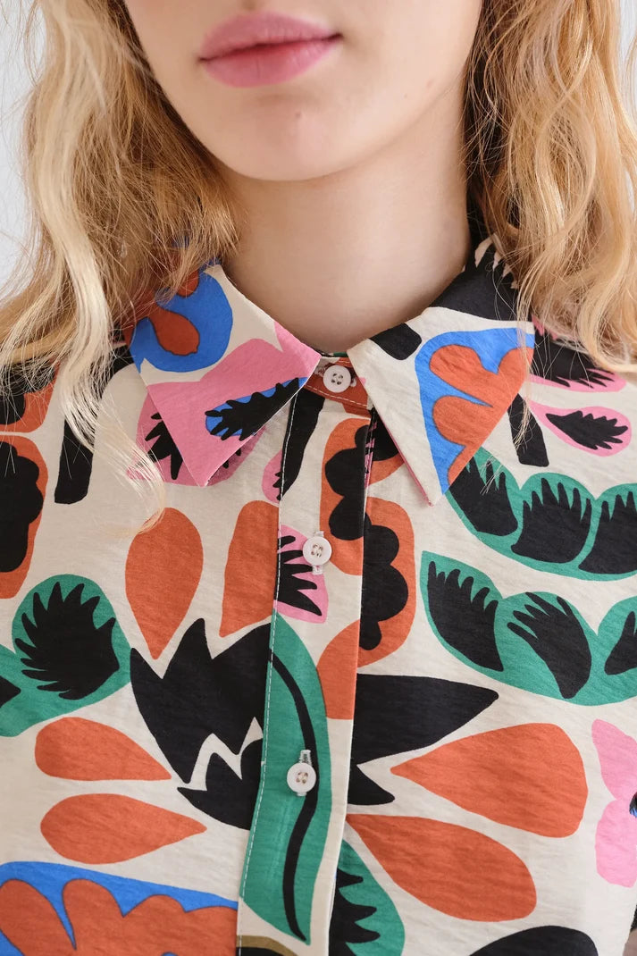 Camisa floral multicolor de viscosa con cuello de solapa y manga larga