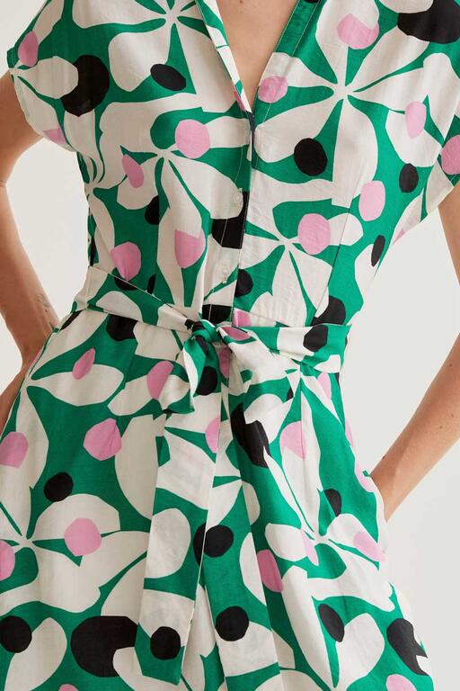Detalle de cinturón ajustable en vestido Magnolia verde de Compañía Fantástica en Cotton Grey