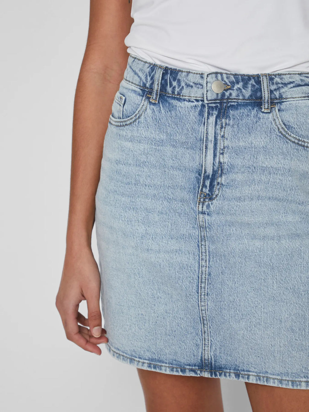 alda vaquera mini azul claro vila denim mujer detalle delantero cintura bolsillos vila